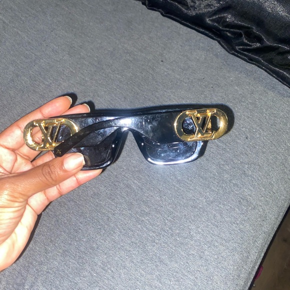 LV sunglasses - Picture 3 of 3